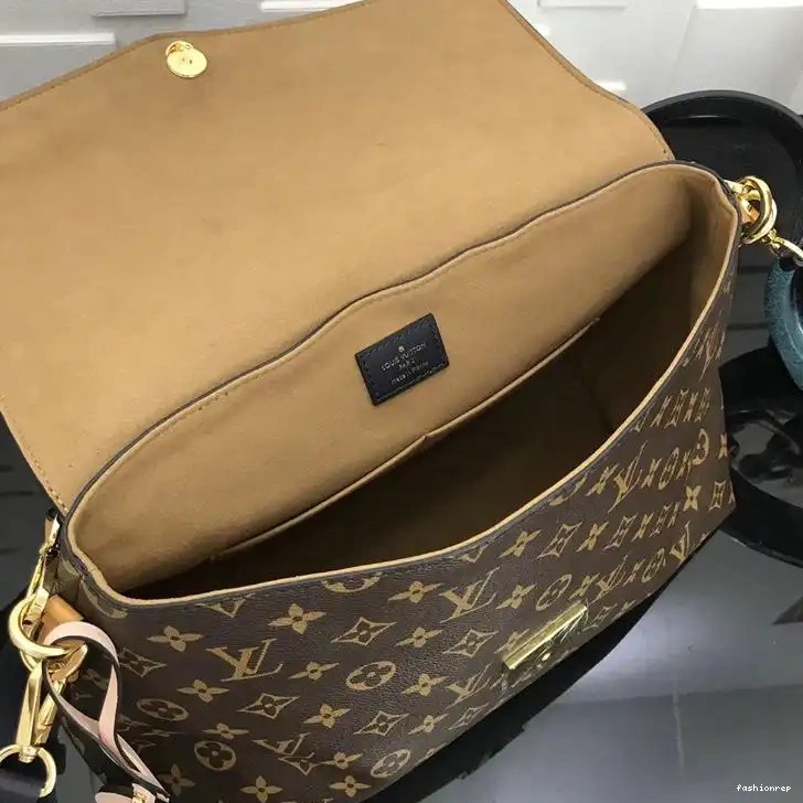 Fashionrepsfam ru LV Bags 19T1L0500 0520